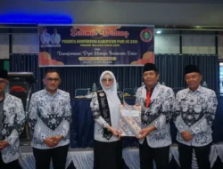 Lisda Hendrajoni Dinobatkan Sebagai Ibunda Guru Pesisir Selatan.