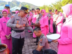 Kapolres AKBP.Derry Indra S.IK Pimpin Upacara Kenaikan Pangkat Anggota Polres Pesisir Selatan