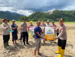 Sat Intelkam Polres Pesisir Selatan Dukung Ketahanan Pangan Melalui Penanaman Jagung Serentak