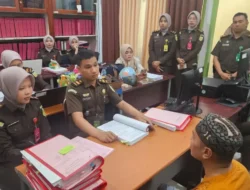 Penyidik Polres Pesisir Selatan Serahkan Tersangka Pembunuhan BS dan Barang Bukti Ke Penuntut Umum Kejari Pesisir Selatan