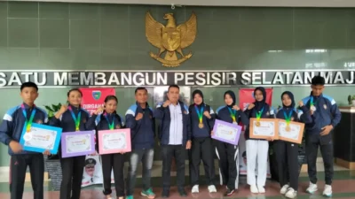 Dalam rangka perayaan Hari Olahraga Nasional (HAORNAS) tahun 2025 bersama KONI serahkan Bonus Atlet Berprestasi