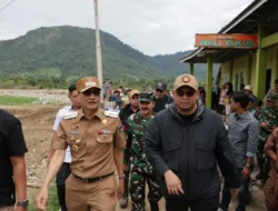 Bupati Hendrajoni  dampingi Andre Rosiade serta Terima 5.000 Paket Sembako untuk Warga Pesisir Selatan