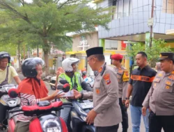 Polres Pesisir Selatan beserta Pengurus Bayangkari berbagi Takjil Gratis Bentuk Kepedulian Sesama