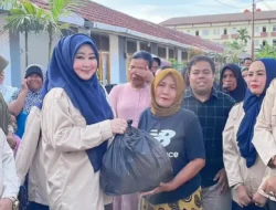 Anggota DPR RI, Dr. Hj. Lisda Hendrajoni, S.E., M.M.Tr turun langsung menyambangi warga terdampak banjir bandang