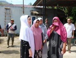 Kunjungi warga yang ditimpa Musibah Kebakaran Lisda Hendrajoni hadir membawa Keteduhan